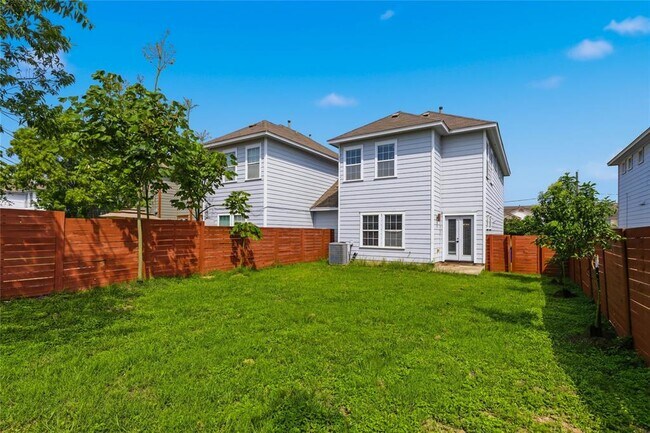 Building Photo - 7510 Lazy Creek Dr