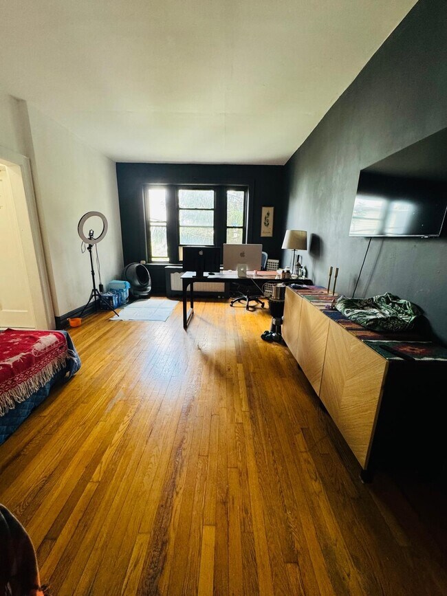 Foto del edificio - 56 Glenwood Ave
