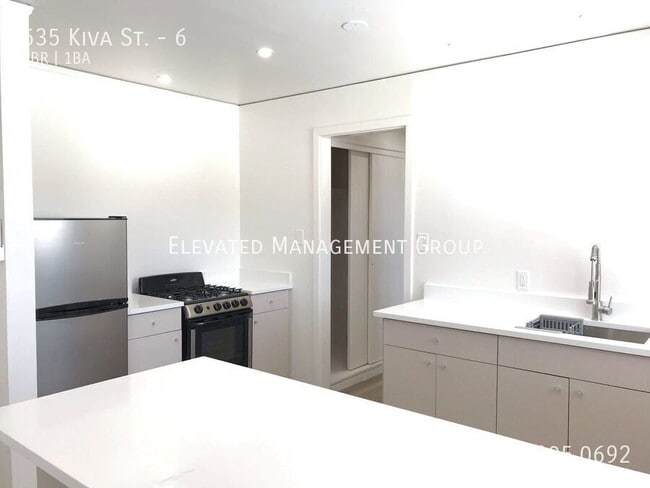 Building Photo - 535 Kiva St