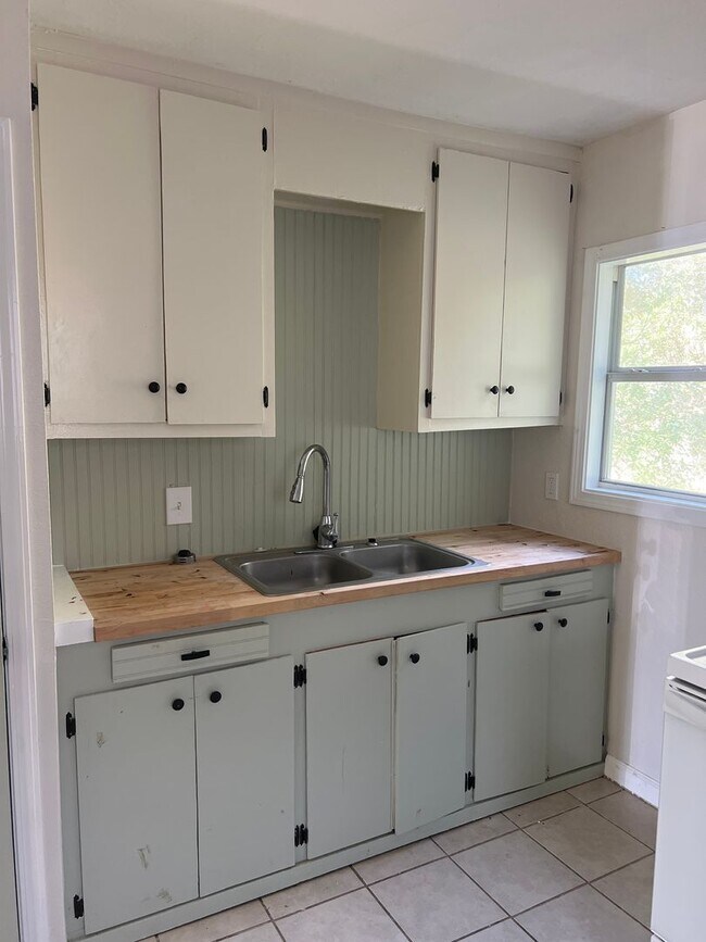 Building Photo - 1 bedroom home for lease