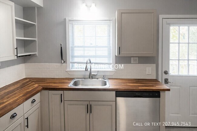 Foto del edificio - 454 S Main St