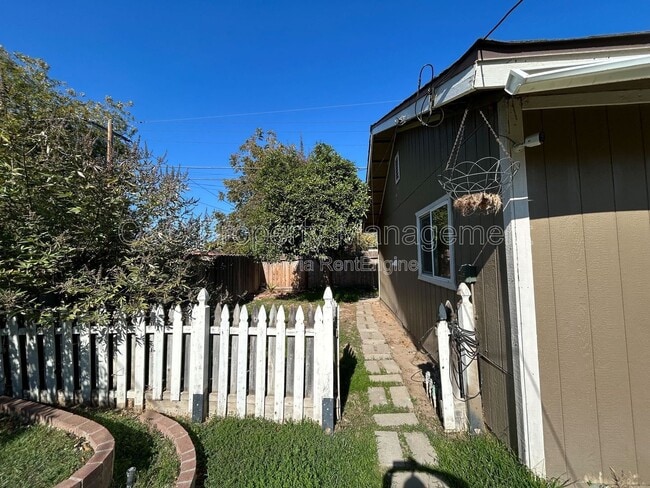 Foto del edificio - 1222 W Saginaw Way