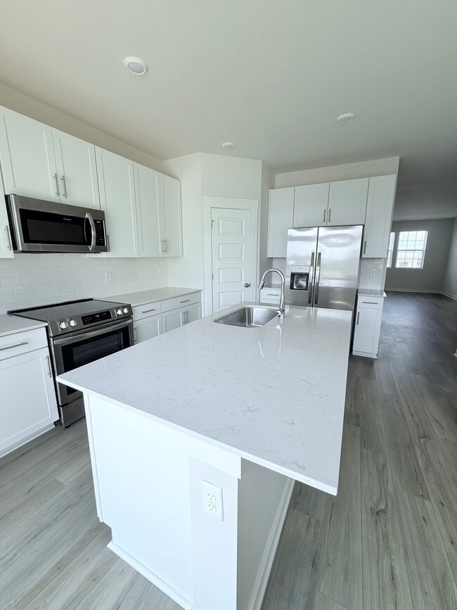 Building Photo - 420 Seneca St