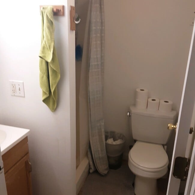 Building Photo - 40 Brainerd Rd