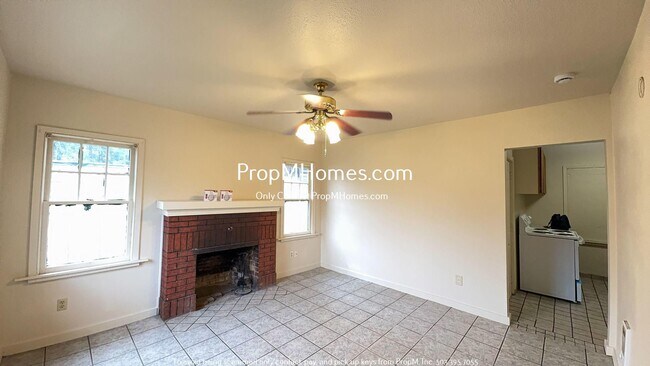 Foto del edificio - Charmingly Cozy Single Family Home in Happy Valley!
