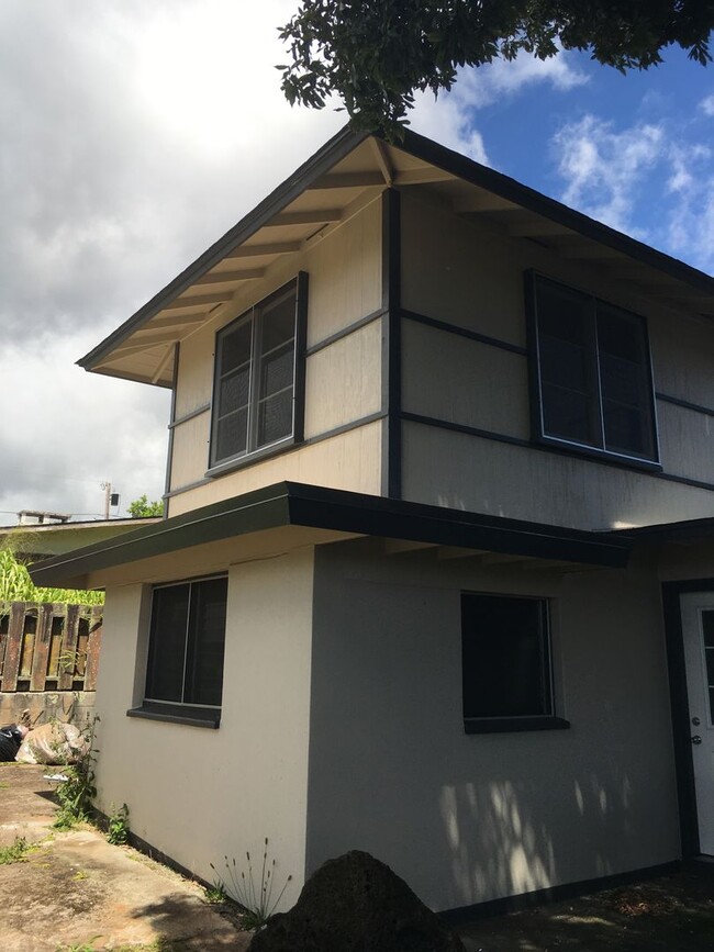 Building Photo - Completely renovated 3 bedroom 2 bath Wahi...