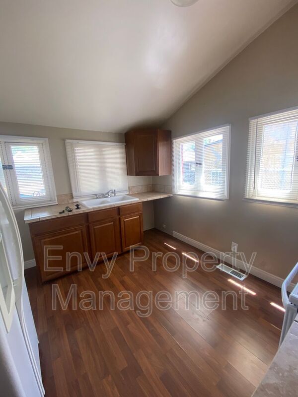Building Photo - 2530 Gramercy Ave