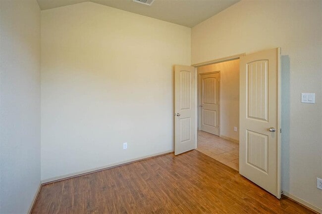 Foto del edificio - 6139 Grassy Haven Ln