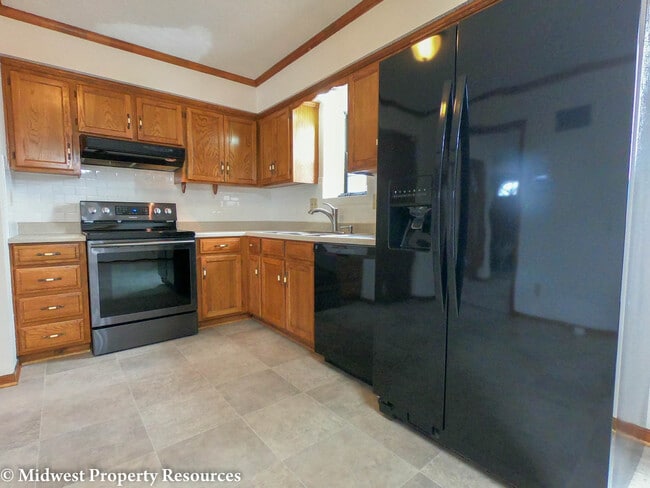 Building Photo - Clean and Fresh 3 Bedroom/2 Bath home in L...