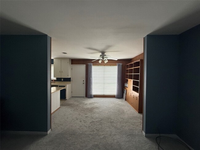 Foto del edificio - 7945 Cedel Dr