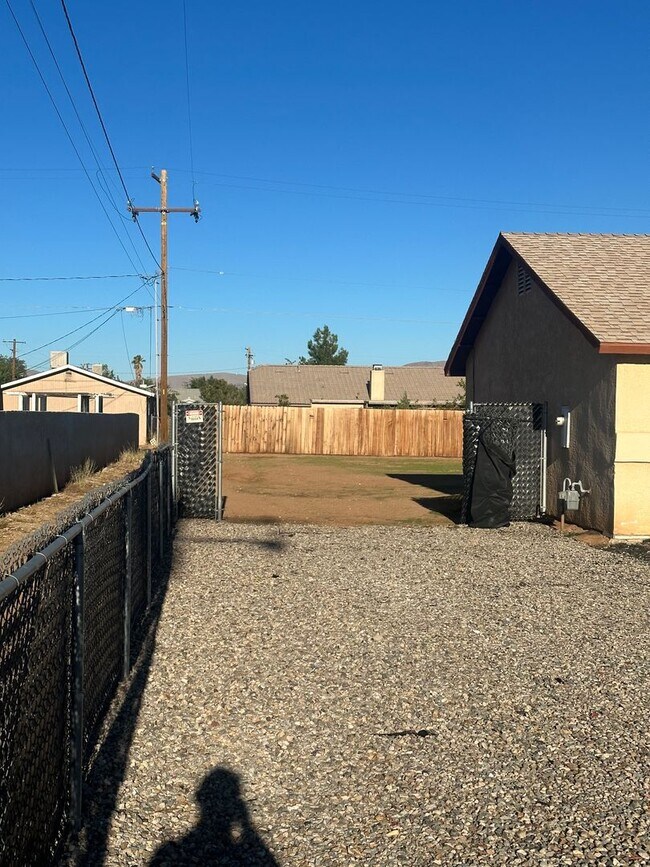 Building Photo - Charming 4 Bedroom Single Family Home for ...