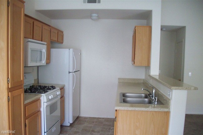 Building Photo - 800 Desert Oak Ct