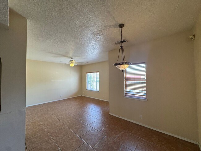 Foto del edificio - Cute Northwest Townhome!