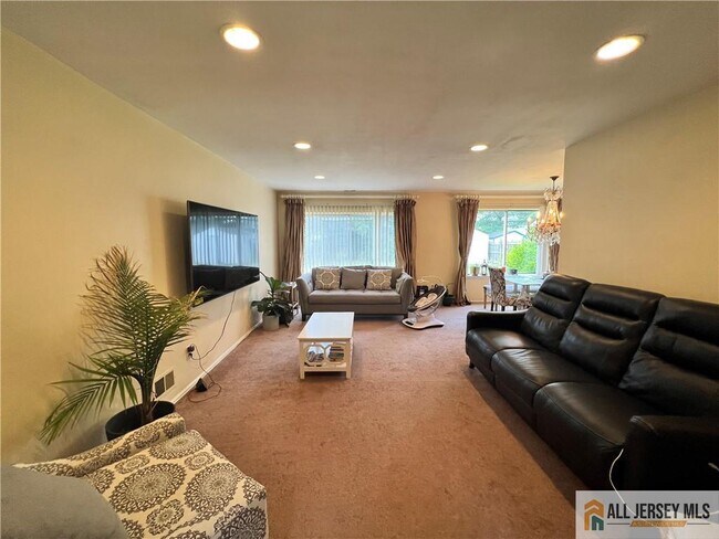 Foto del edificio - 15 Jeffrey Cir