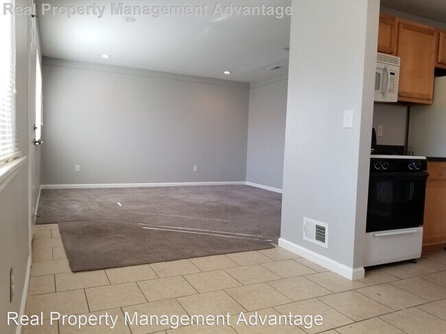 Foto del edificio - 3 br, 1 bath House - 23681 Willard Ave.