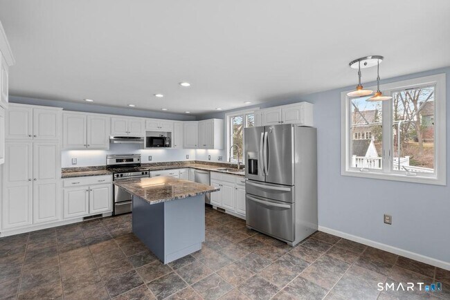 Building Photo - 83 Meadowbrook Rd