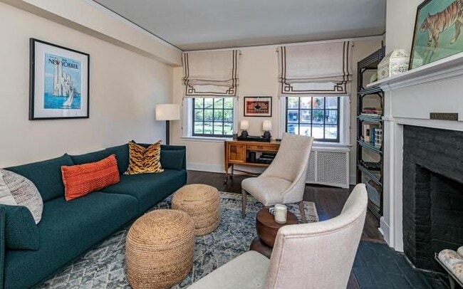 Building Photo - APART