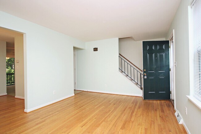 Building Photo - Pet-Friendly Fry's Spring Duplex