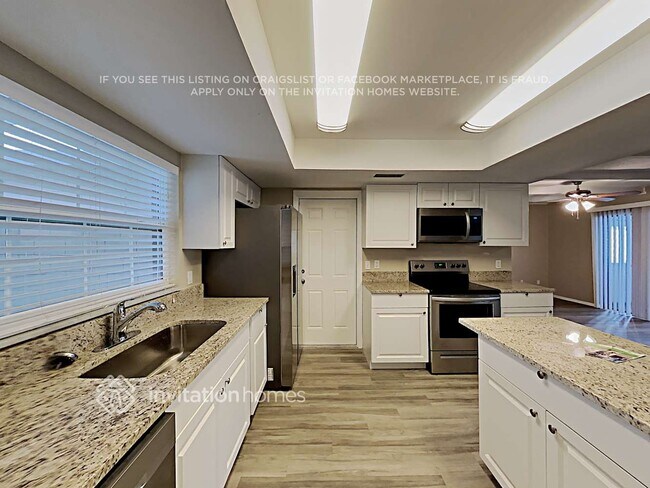 Foto del edificio - 132 Carriage Hill Dr