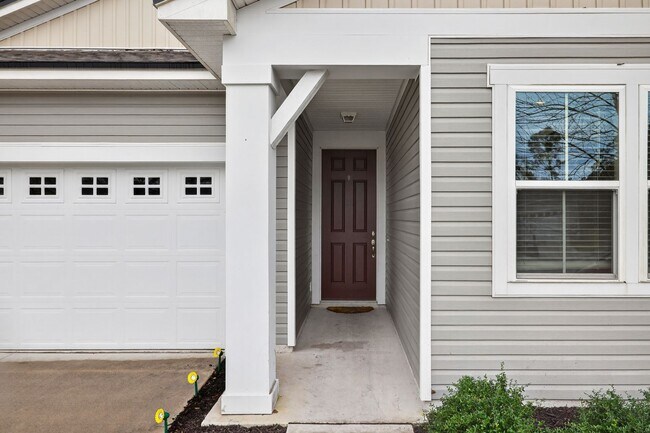 Building Photo - Community with Resort Style Amenities