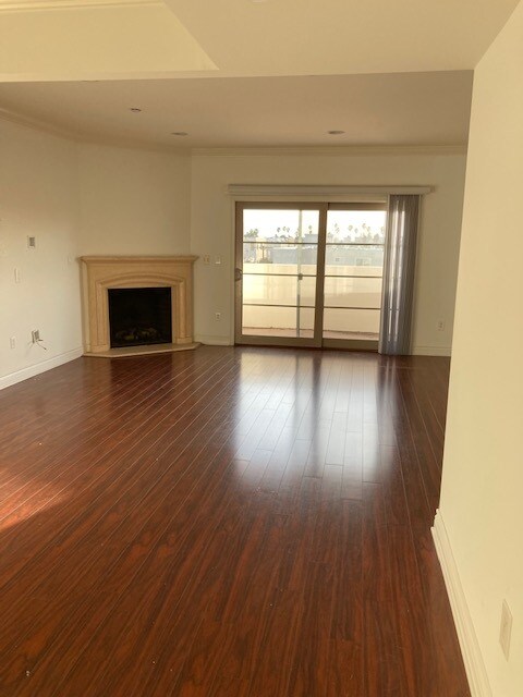 #304 living room - 11848 Kiowa Ave
