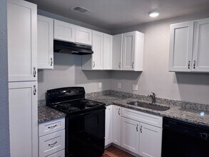 Building Photo - 901 Parmer Ave