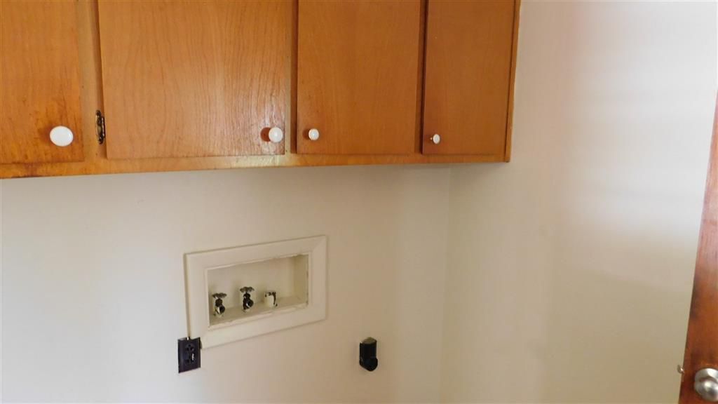 Washer/Dryer hook up - 311 E Imperial Cir