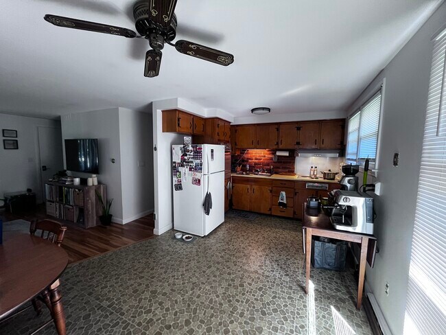 Foto del edificio - 443 Kelley Blvd