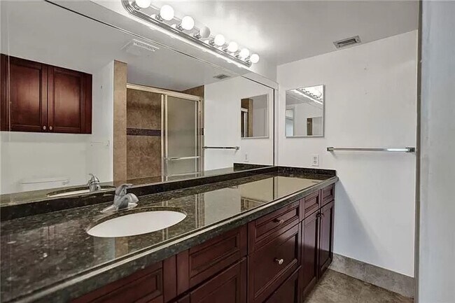 Building Photo - 6546 Coral Lake Dr