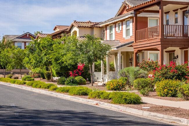 From cozy cottages to luxurious estates, Verrado has homes to suit all tastes.