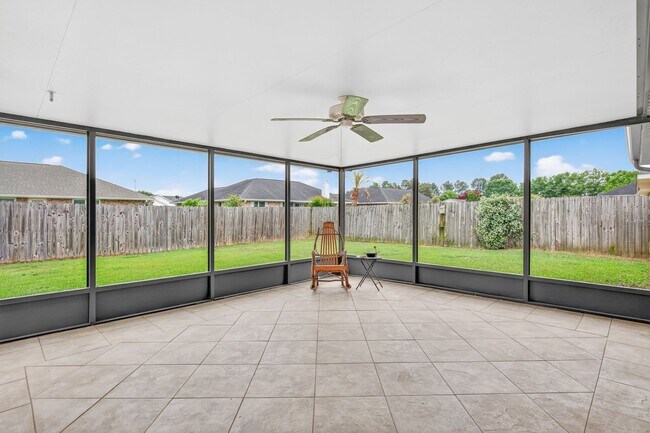 Foto del edificio - 4/2 with screened patio coming soon in Ashford Park!
