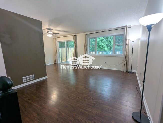 Building Photo - 1120 Westbury Cir