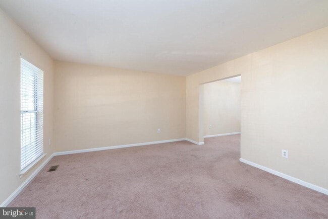 Building Photo - 8005 Silver Fox Dr