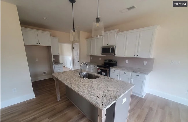 Building Photo - Charming 4 Bedroom 2.5 Bathroom with Bonus Room