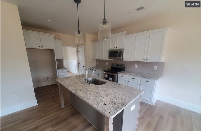 Foto del edificio - Charming 4 Bedroom 2.5 Bathroom with Bonus Room