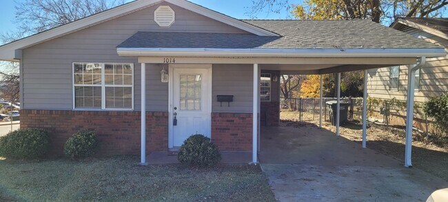 Foto del edificio - 1014 E Main St