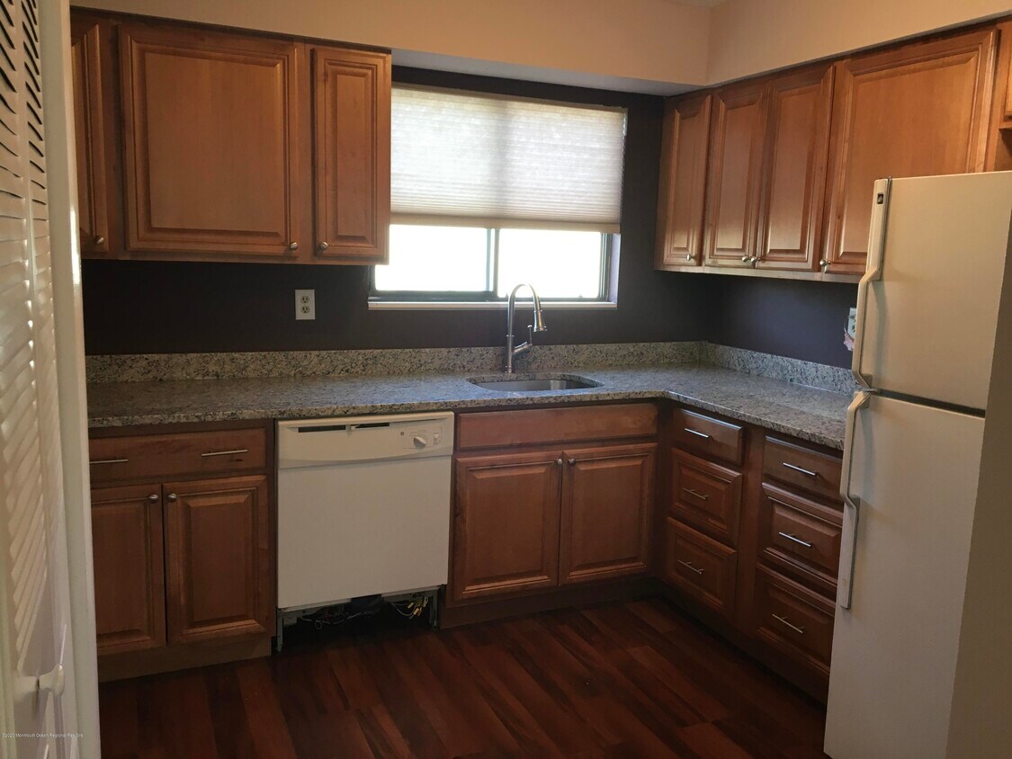 121 Curtis Ave Unit 4, Manasquan, NJ 08736 Condo for Rent in