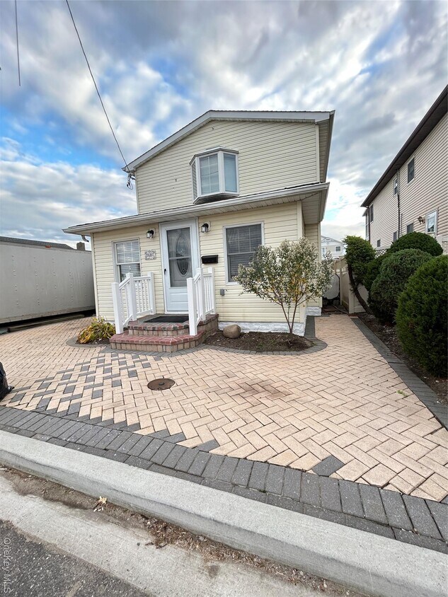 Foto principal - 3680 Naomi St