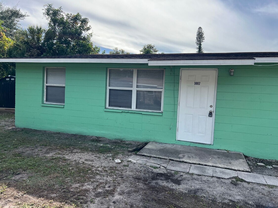 Foto principal - 3005-3007 14th St E