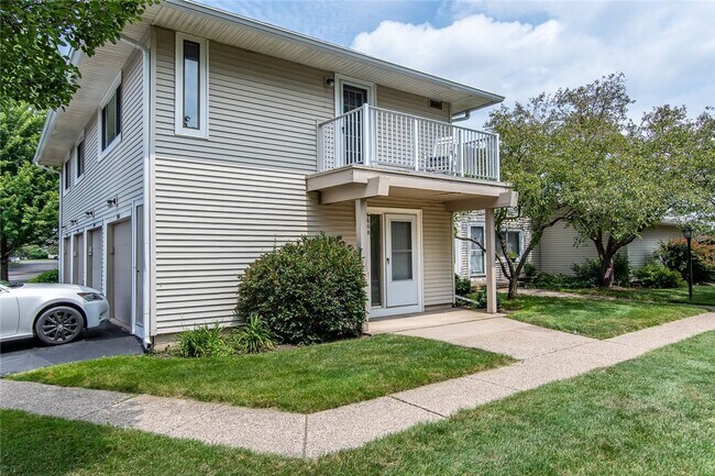 Foto del edificio - 808 Eastbrooke Ln