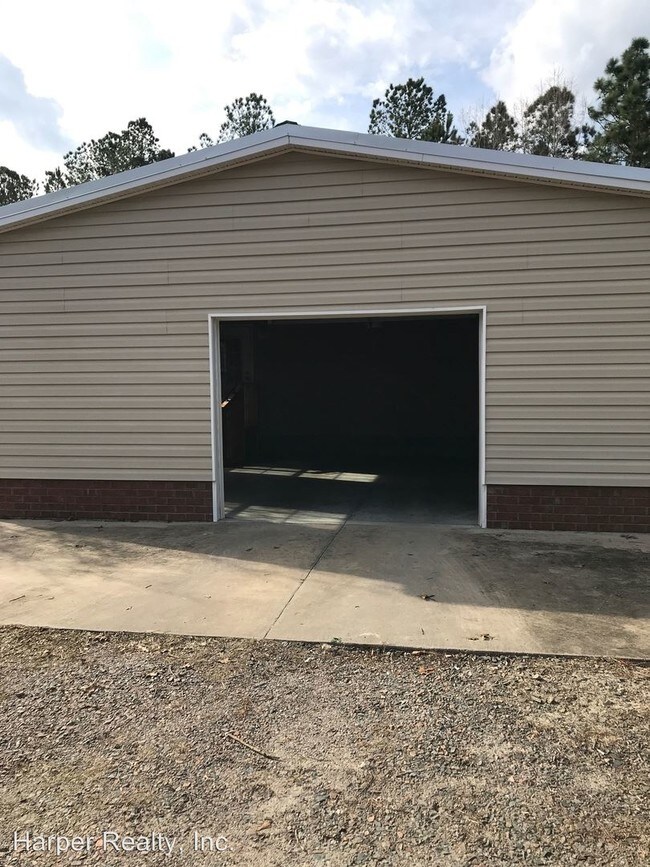 Building Photo - 592 Chime Bell Church Rd