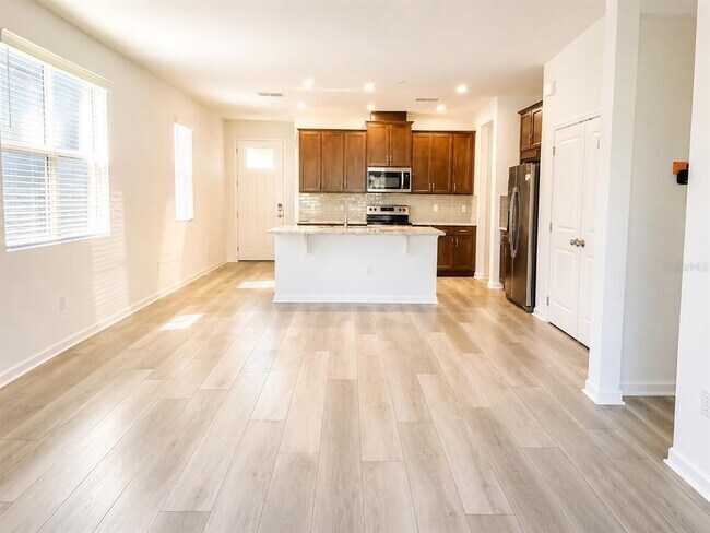 Foto del edificio - 3309 Canna Lily Pl