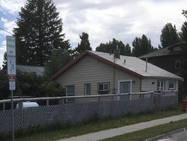 Building Photo - 144 N Main St