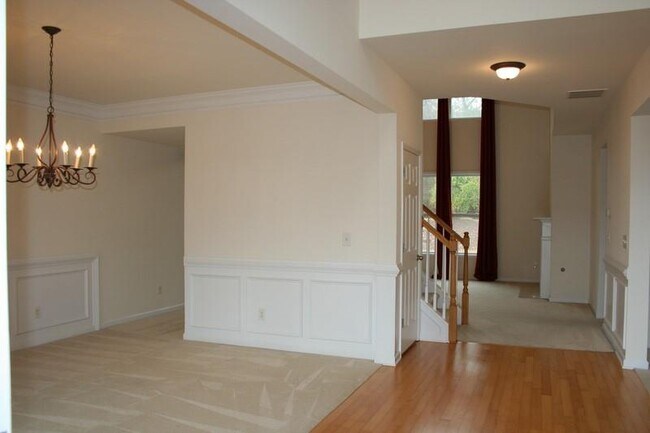 Building Photo - 212 Autumn Trail