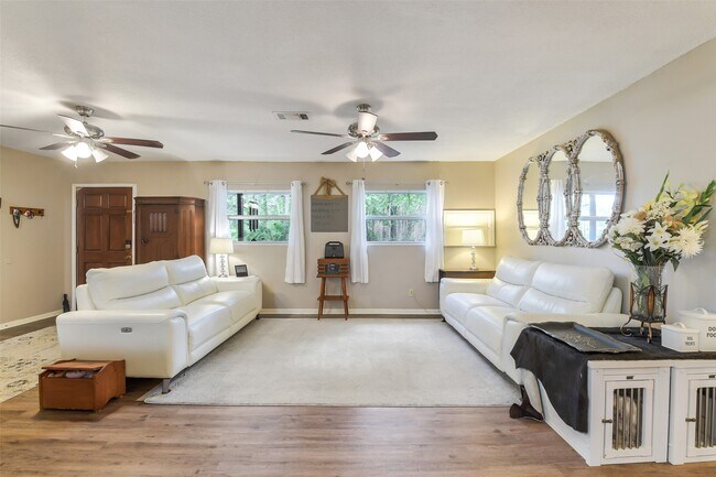 Building Photo - 27011 Azalea Ct