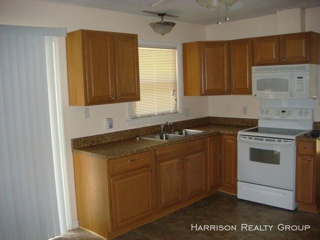 Building Photo - 3BR/1.5BA Ranch with Finished Basement