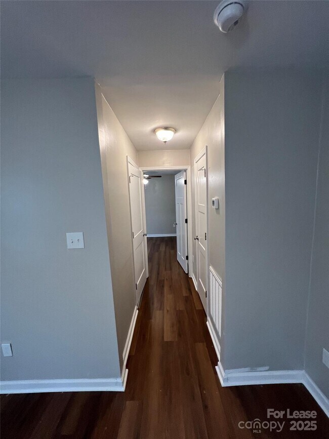 Foto del edificio - 621 W Iredell Ave