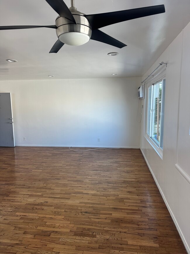 Building Photo - 8665 Pickford St