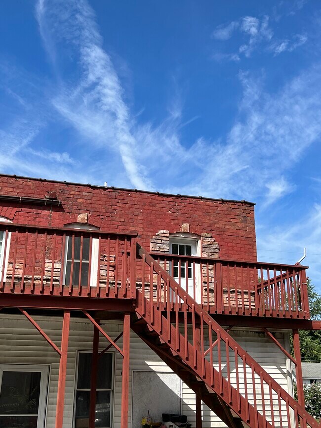 Building Photo - 14 N Main St