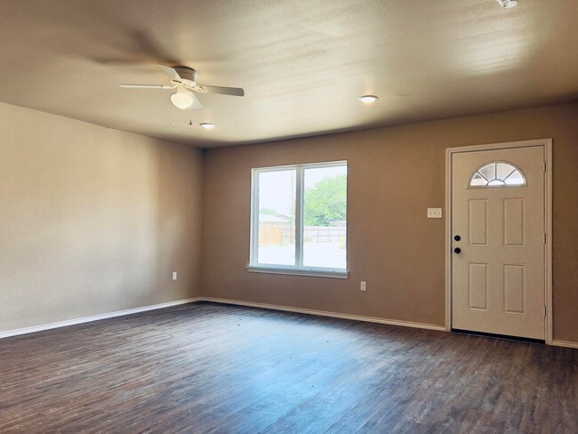 Foto del edificio - 2419 N Ave N